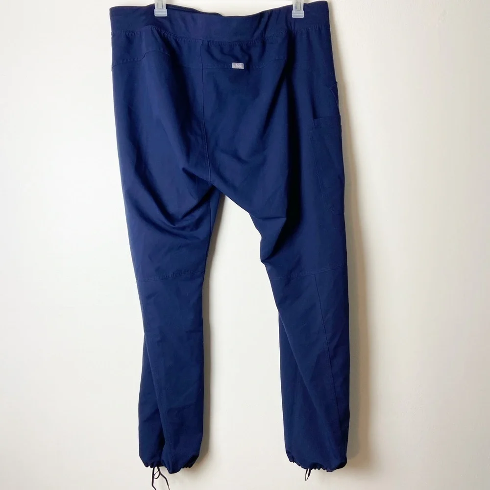 FIGS • Men’s Navy Blue Cargo Scrub Pants Adjustable Tie Hems Size XXL/T